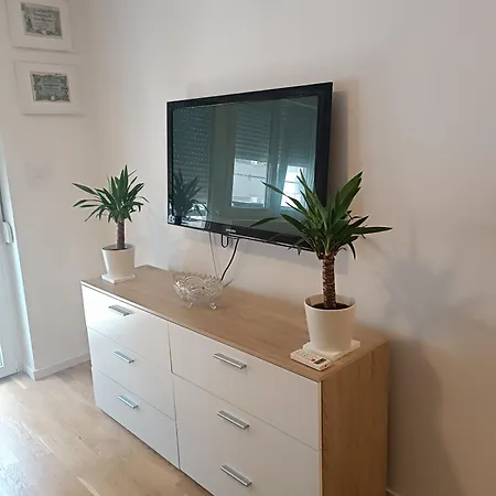 Mirabela Apartment *